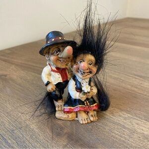 LOMMEDALEN TROLL-ATELIER MINI HAPPY TROLL COUPLE BUNAD CLOTHING NORWAY
